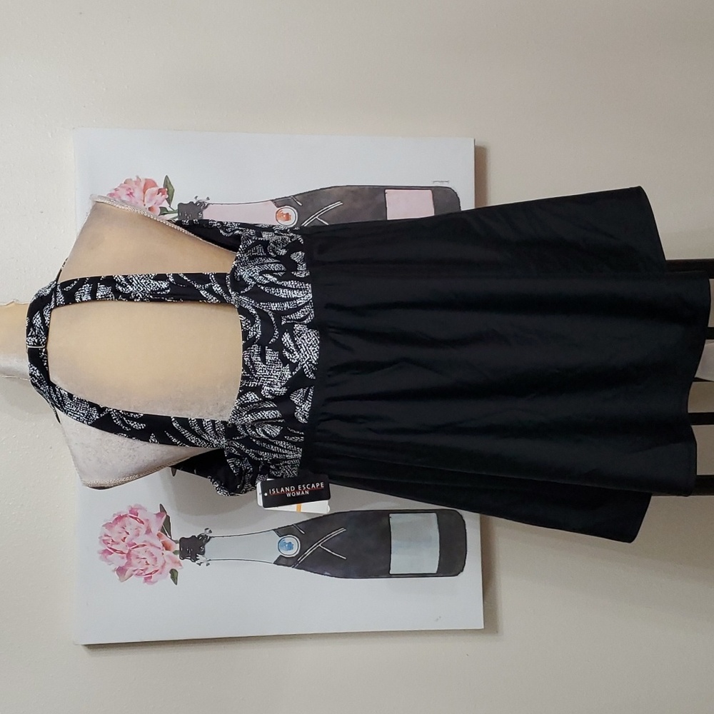 Island Escape Black and White One Piece Swimsuit - Picture 6 of 15